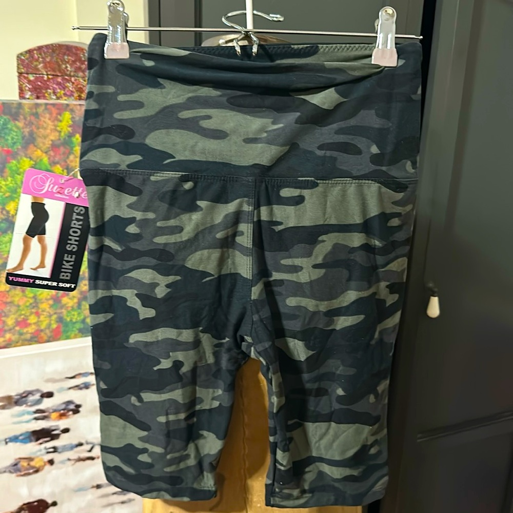 SUZETTE CAMO BILE SHORTS NWT OS